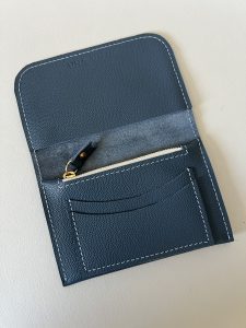 porte feuille Dara caviar bleu- ouvert - Úna Artus